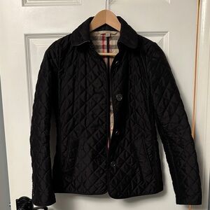 Classic Burberry Black Quilted Jacket. size XS